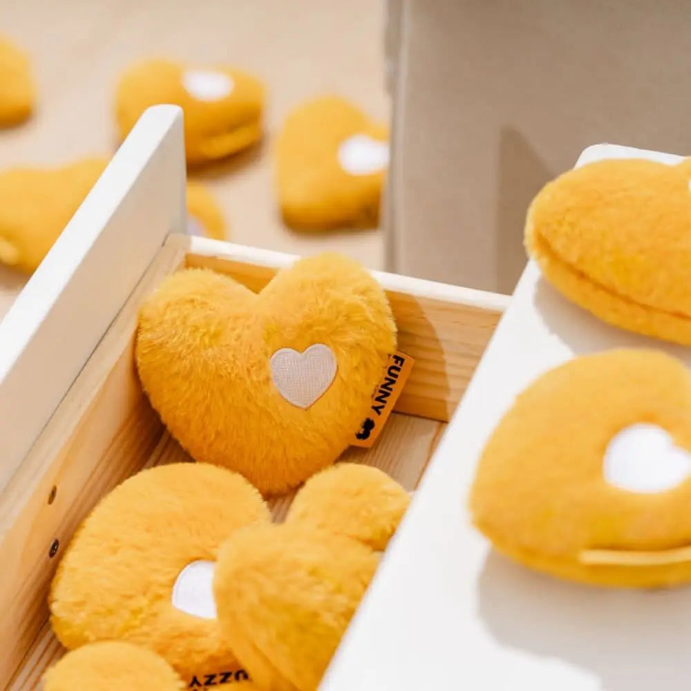 FUNNYFUZZY Heart Plush Squeaky Dog Toy Tektoty